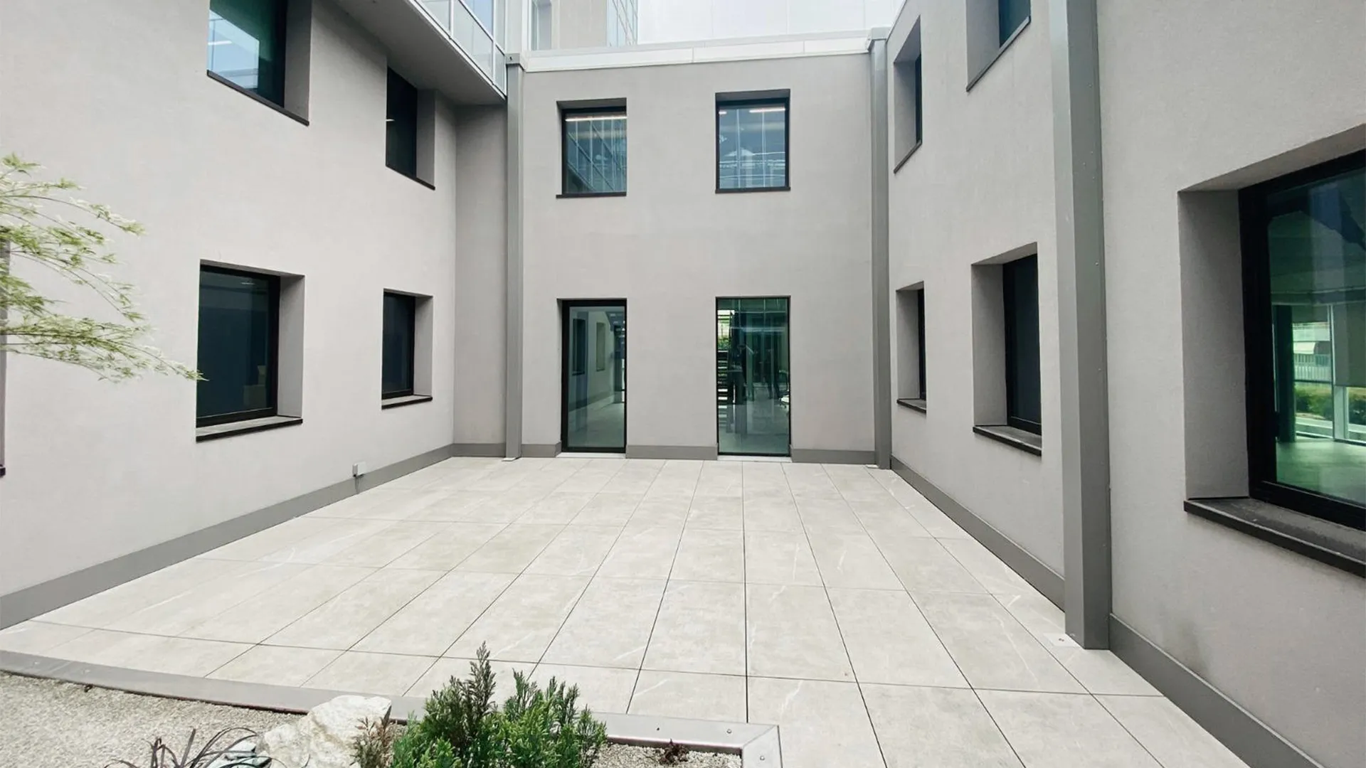 domino rendering fioriere Domino System con Panca cortile prima